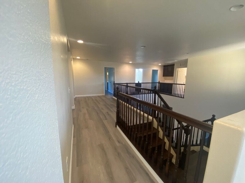 Building Photo - 25335 MacKenzie Ct