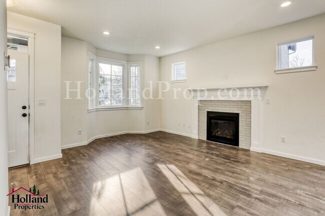 Building Photo - Stunning 3-Bedroom Forest Grove Home with Fireplace, Fenced Yard & Garage