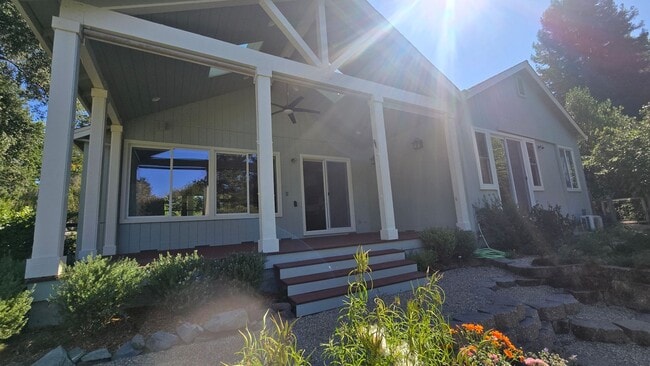 Building Photo - Private, peaceful home on nearly half an a...