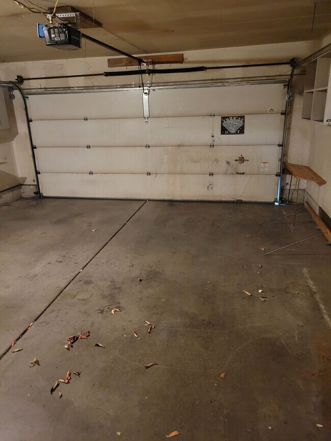 Building Photo - Newly painted  2,000+ sq home with RV parking