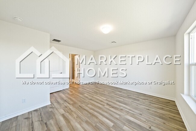 Building Photo - 4013 Woodside Dr