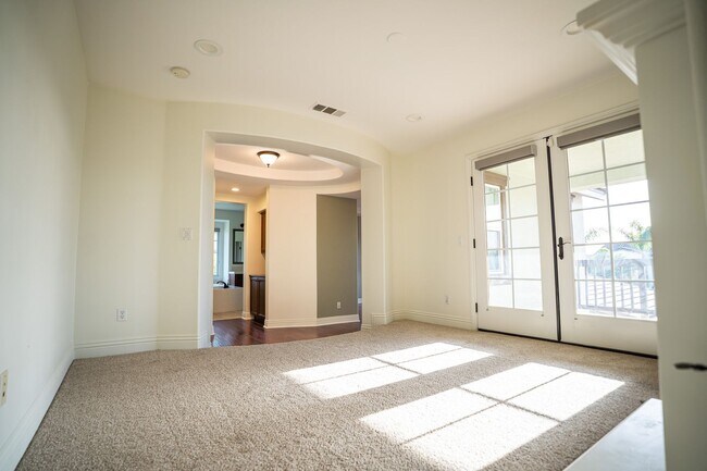 Building Photo - Exceptional estate Located In the highly desirable College Park Community.