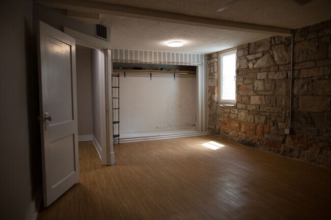 Building Photo - 1328 Mariposa St