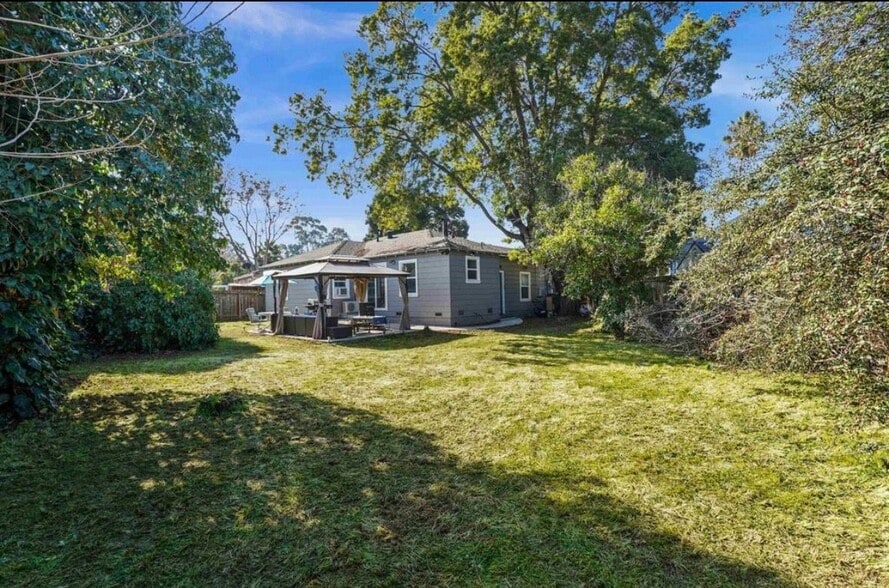 Building Photo - 80 Loma Vista Way