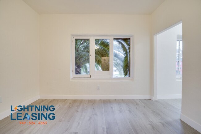 Building Photo - 1518 3/5 Wilton -112D