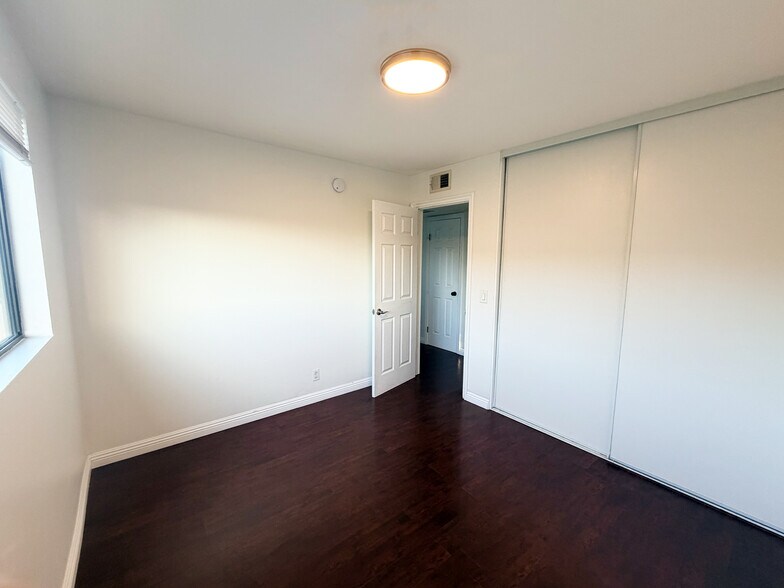 Building Photo - 7305 Milwood Ave