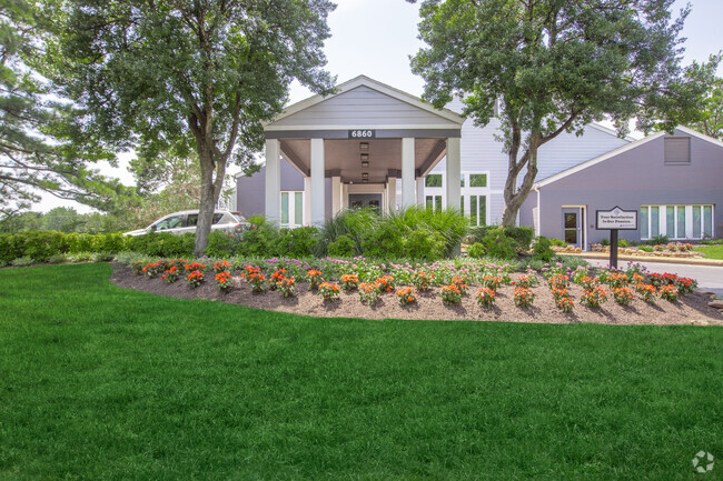 Building Photo - The Park at New Castle