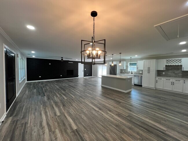 Building Photo - 11405 Cresthill Dr