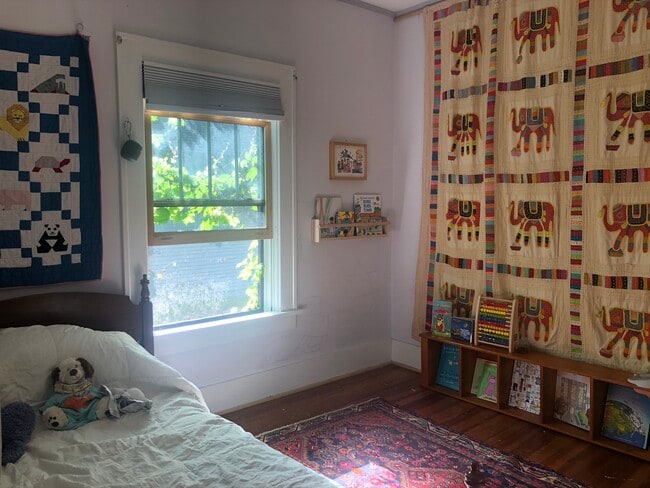 Building Photo - 1209 W Mountain Ave