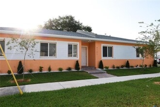 Building Photo - 3 bedroom in Miami FL 33142