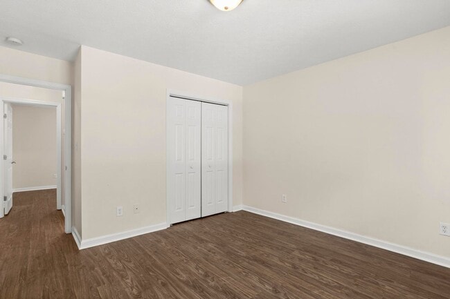 Building Photo - Minutes to Back Gate of Camp Lejeune!