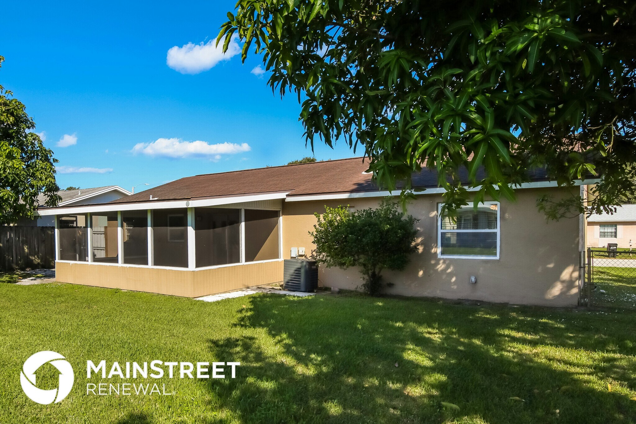 Building Photo - 2146 Sandalwood Dr