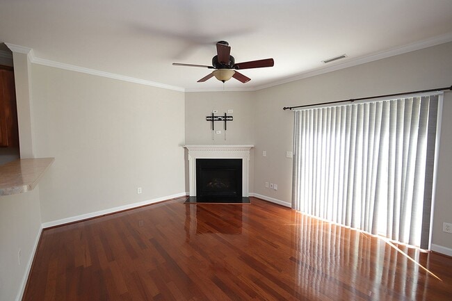 Building Photo - North Raleigh Townhome just off Glenwood Avenue + Ebenezer Church