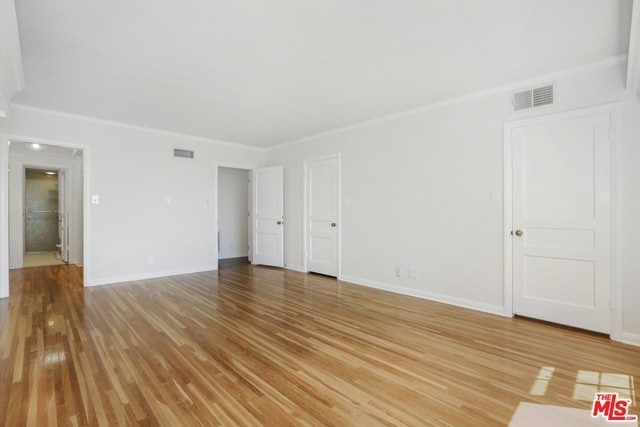 Building Photo - 2675 Glendower Ave