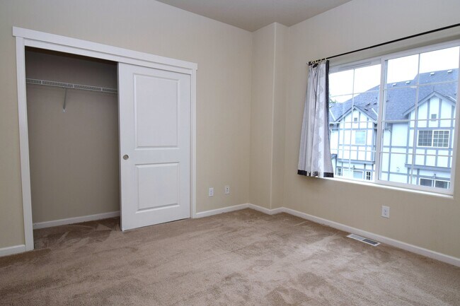 Building Photo - 15154 NW Fig Ln