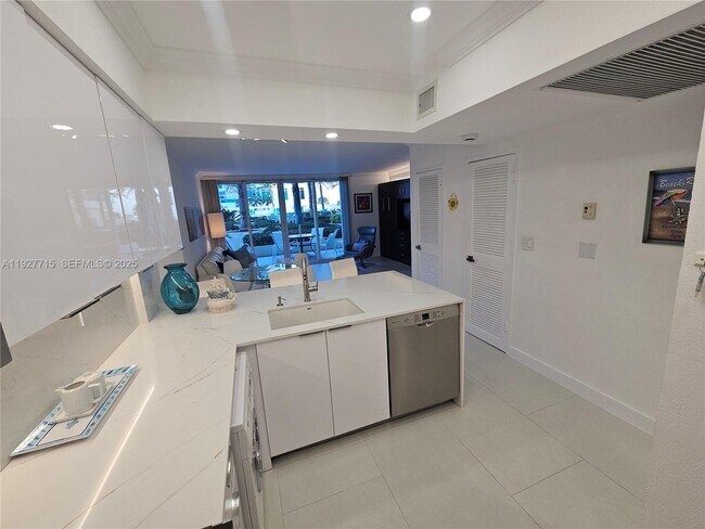 Building Photo - 2501 S Ocean Dr