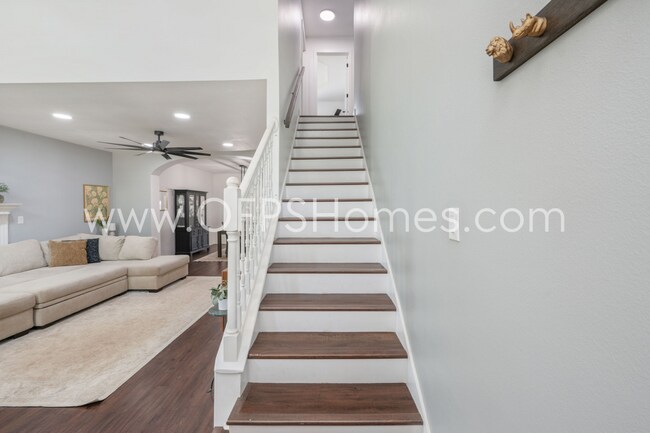 Building Photo - AVAILABLE BY JULY 15