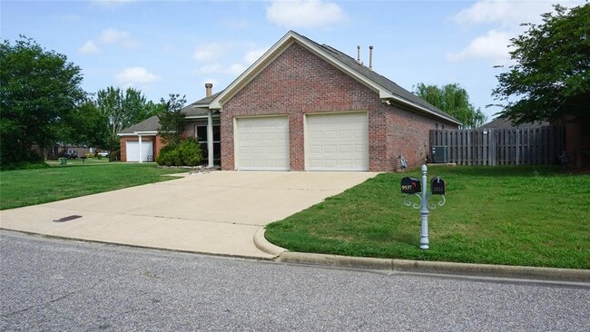 Building Photo - 9537 Greythorne Way