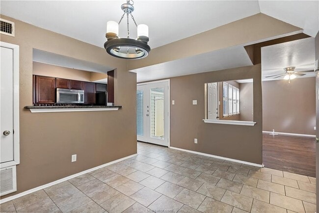 Building Photo - 2101 Barak Ln