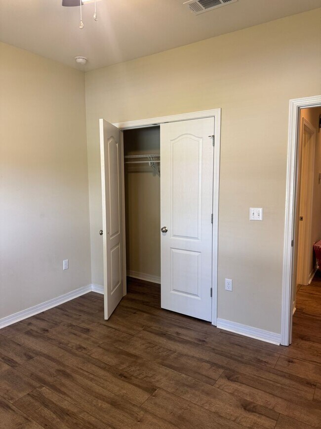 Building Photo - 156 Creve Core Dr