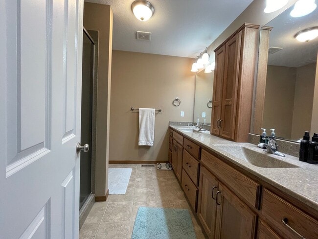 Building Photo - West Side Townhome - Close to Ft. Riley - ...
