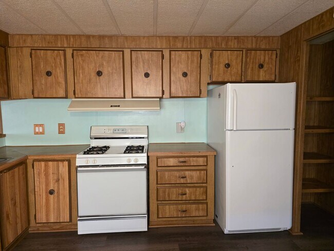 Building Photo - 2 Bedroom/2Bath Mobile home with Arizona Room and Fully Fenced Yard.