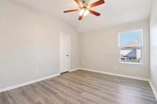 Building Photo - 16546 Cypress Thicket Dr