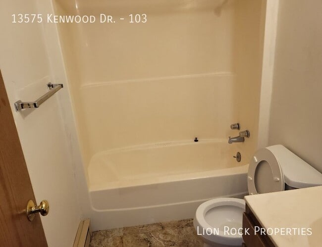 Building Photo - 13575 Kenwood Dr N