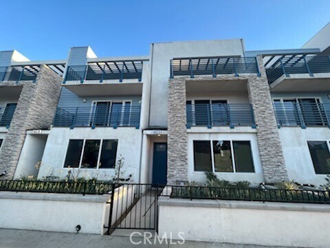 Building Photo - 14614 Vanowen St
