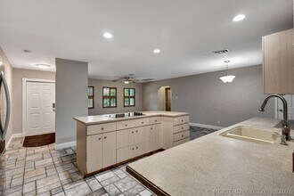 Building Photo - 1402 Cormorant Rd