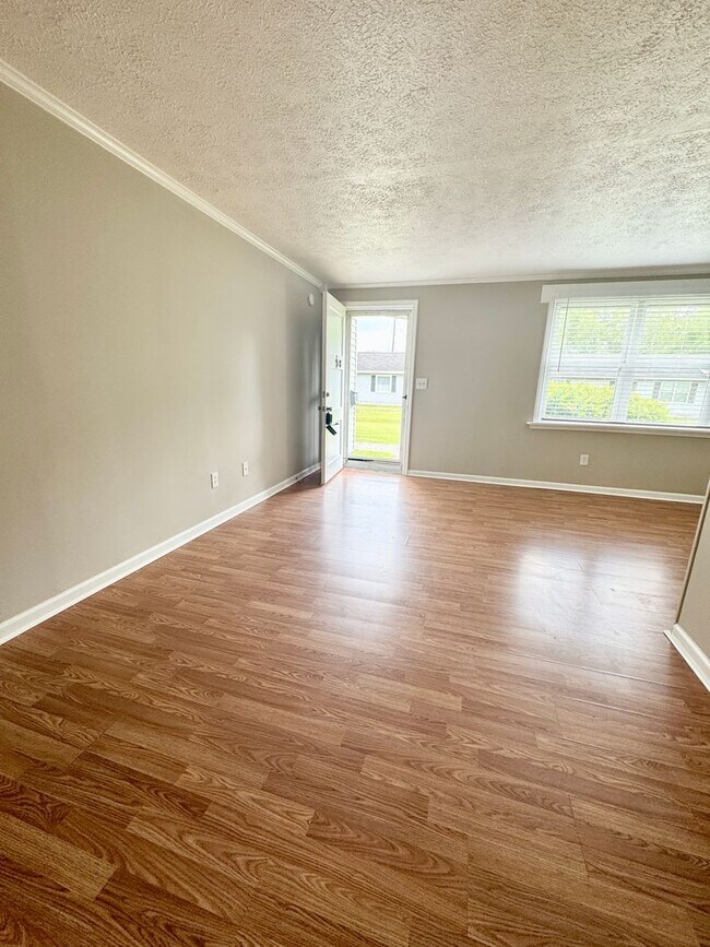 Building Photo - CUTE 2 Bedroom/ 1Bath unit in Central Conway! Renovated & Ready for Move-In