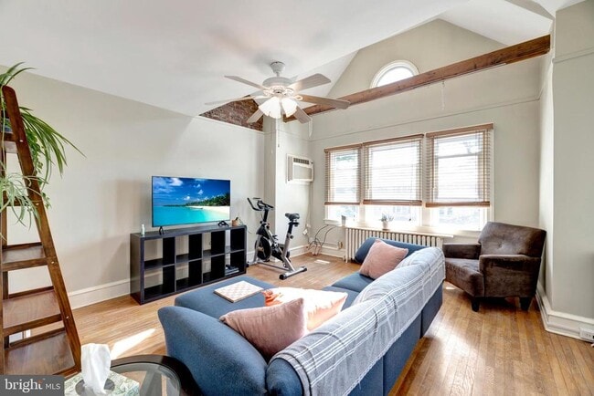 Building Photo - 817 N Harrison St