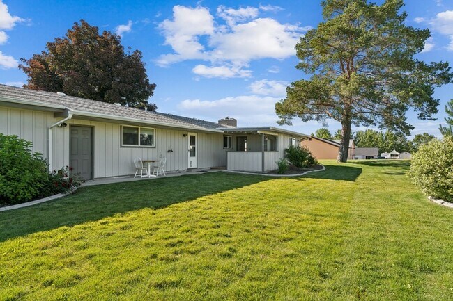 Building Photo - 10996 Willis Rd