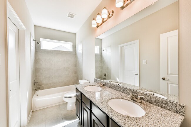 Building Photo - 3216 Walden Breeze Ct