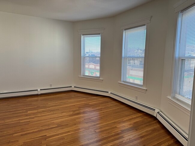 Building Photo - 1086 Dorchester Ave