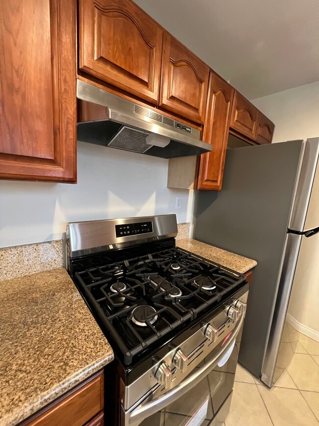 Building Photo - 4325 W 135th St