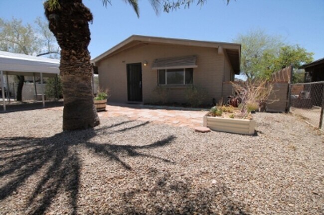 Building Photo - 3 bed 2 bath Mobile Home Available