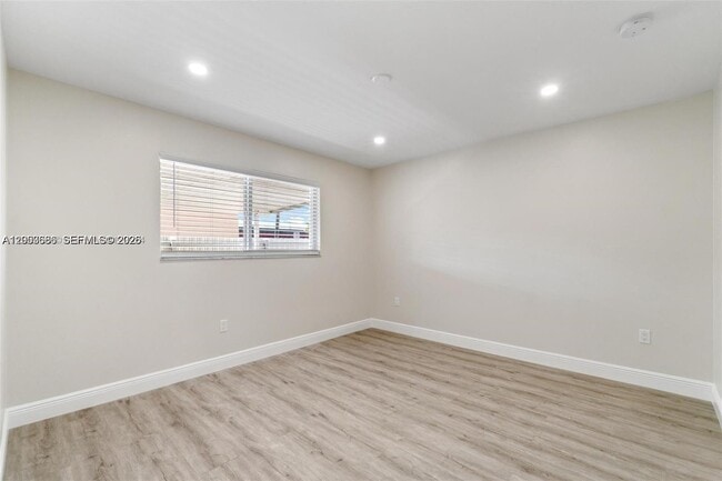 Building Photo - 330 W 74th Pl