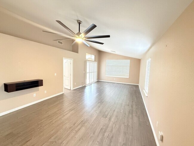 Building Photo - 275 Mascnap Ave