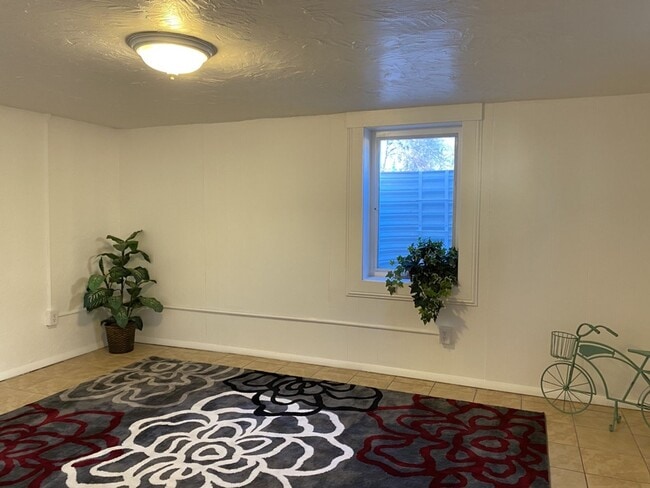 Building Photo - 1127 W Mulberry St