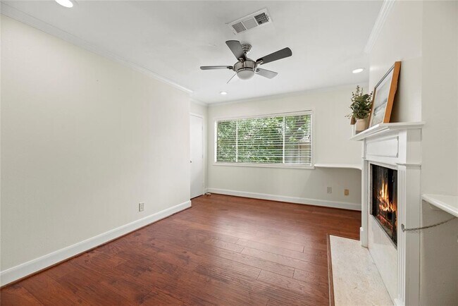 Building Photo - 201 Vanderpool Ln