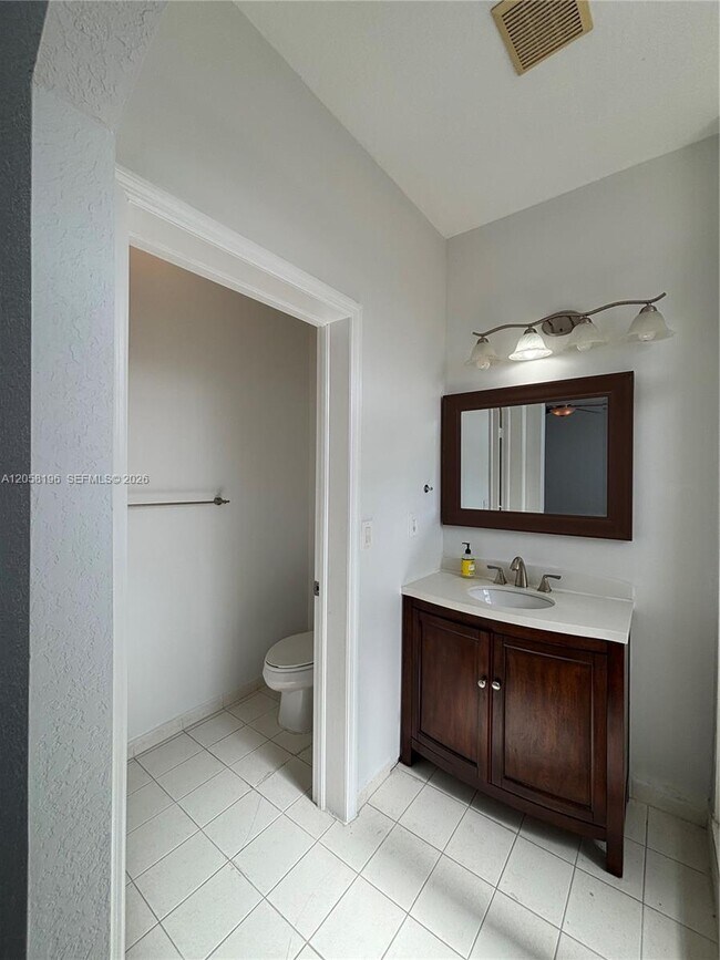 Building Photo - 4931 N Harbor Isles Dr