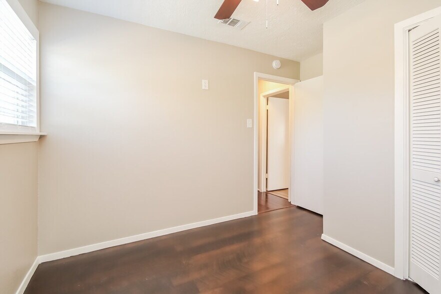 Building Photo - 6027 Leafwood Cir