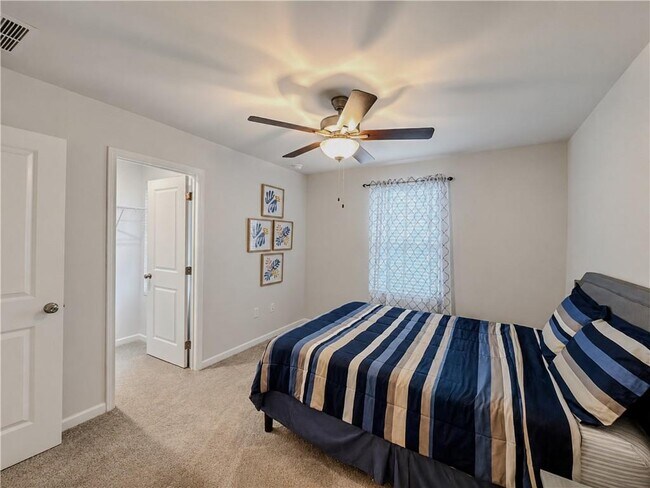 Building Photo - 45 Woodford Dr