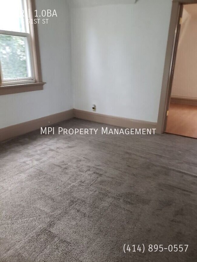Building Photo - 226 S 61st St