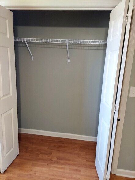 Closet Bedroom 2 - 114 Eveningside Dr