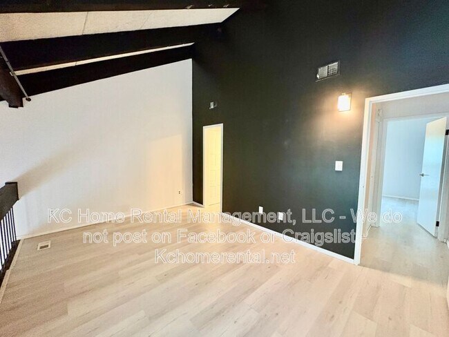 Building Photo - 8027 N Stoddard Ave