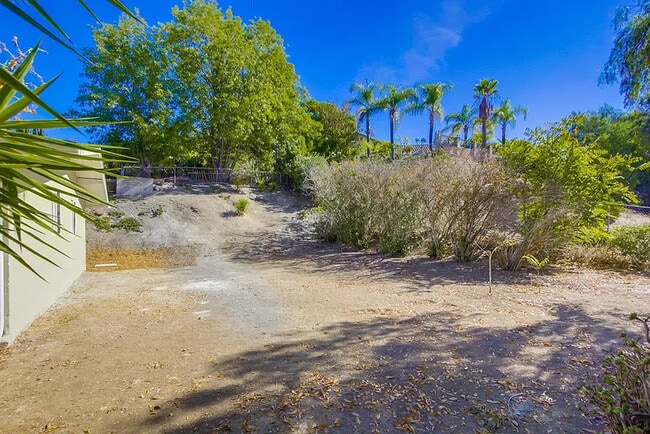 Building Photo - 9145 Fanita Rancho Rd