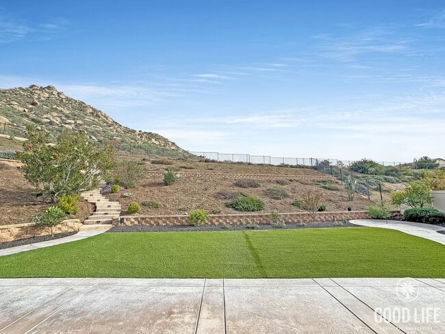 Building Photo - Beautiful 5Bd/3.5Ba Home in Cul-de-Sac in Riverside w/new Turf Back Yard and New Carpet!