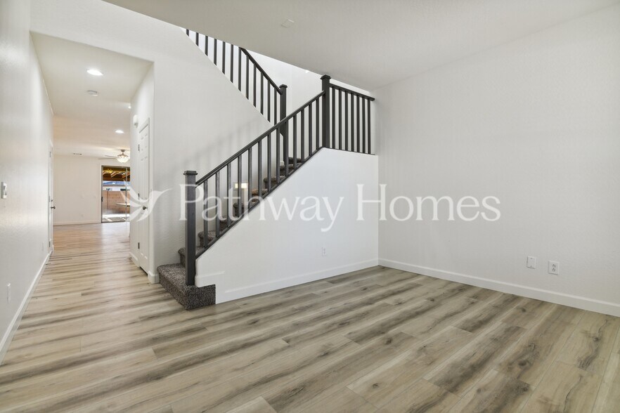 Building Photo - 2451 W Parkway Dr